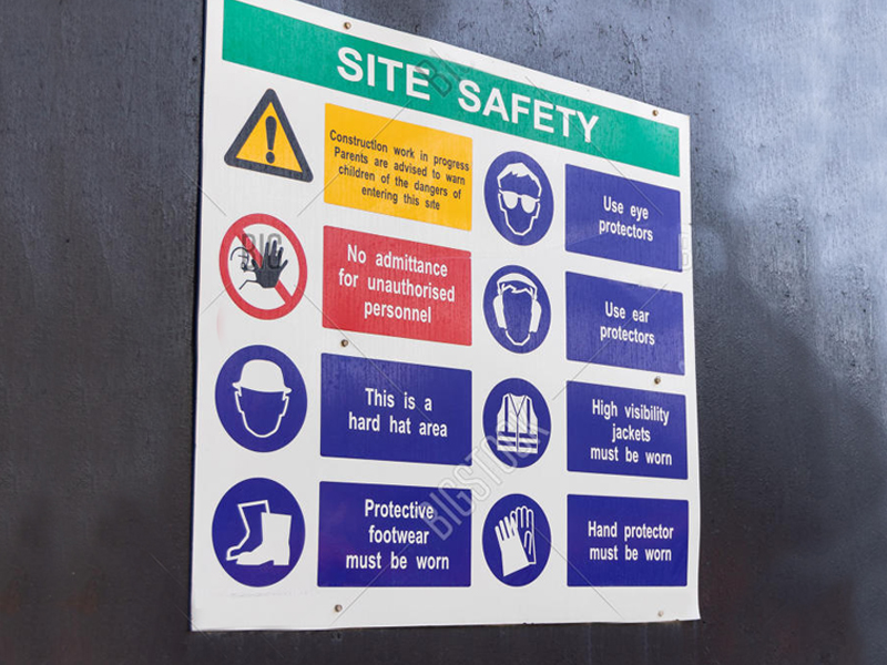 outdoor signage company in dubai